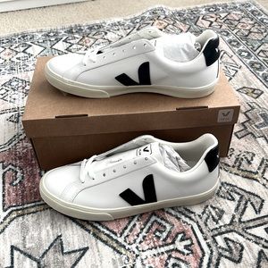 Brand new! Men's Veja Leather Low-Top Sneakers.  Never worn. Size US 9